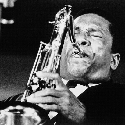 John Coltrane, al festival di Juan-les-Pins nel 1965, al sax-tenore, durante l'unica esecuzione pubblica del suo capolavoro, "A Love Supreme"