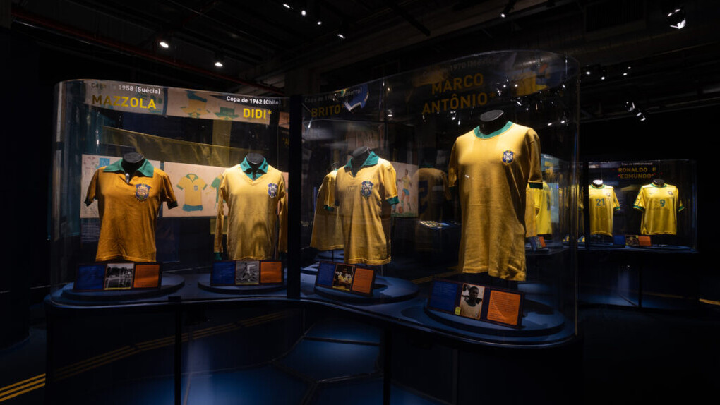 Amarelinha, vista da exposição. Cortesia do Museu do Futebol