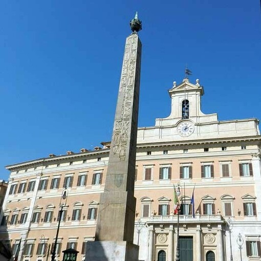 La ‘Costituzione più bella del mondo’ è in effetti un solido impianto, su cui è stato possibile fondare la nostra democrazia rappresentativa