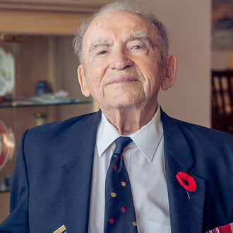 « On se disait : “Et maintenant, quoi? […] Que vas-tu faire le reste de ta vie?” C’est très, très effrayant. » – Le vétéran Alex Polowin, 2022. Avec l’aimable autorisation du Canadian War Museum