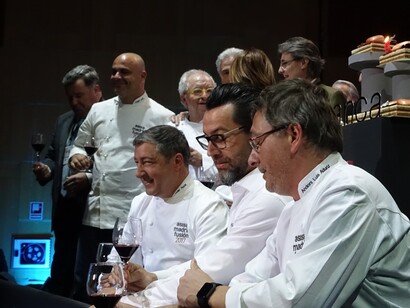 Angel de León, Juan Mari Arzak, Pedro Larumbe, María José San Román Pérez, Joan Roca, Quique Dacosta, Andoni Aduriz, Martín Berasategui y Esmeralda Capel, directora de Asisa Madrid Fusión