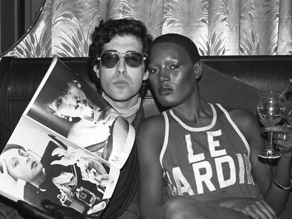 David Croland and Grace Jones wearing a Le Jardin shirt, New York. Ph by Christopher Makos
