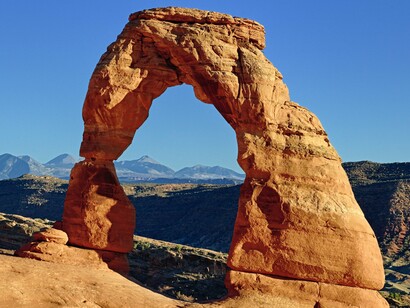Entre tantas paisagens únicas, o Arco do Sol, nas Serras Gerais, merece destaque, pois é um lugar onde o tempo parece dobrar — ou talvez desaparecer

