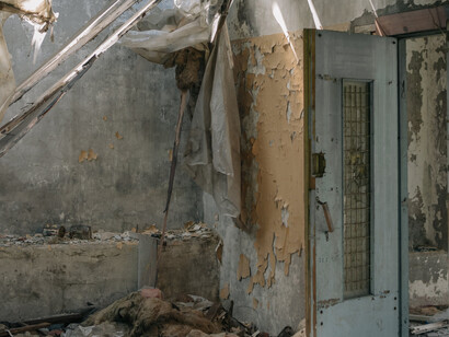 Casa abandonada após ataques