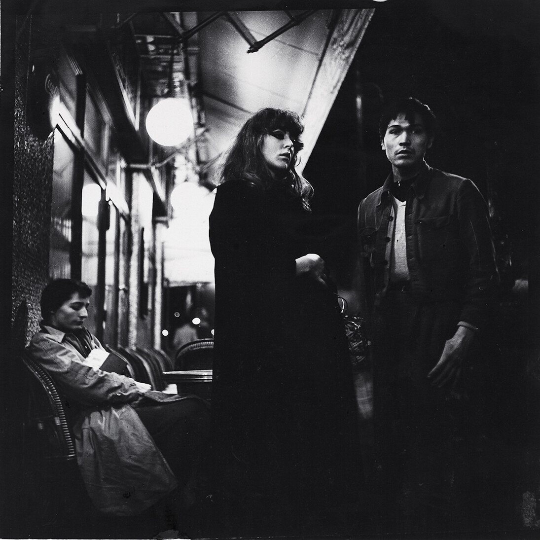 Vali Myers (Ann), Roberto Inigez-Morelosy,(Manuel) et Géraldine Krongold (Geri), Paris,1950, Ed van der Elsken. Nederlands Fotomuseum Rotterdam. © Ed van der Elsken / Collection Stedelijk Museum Amsterdam