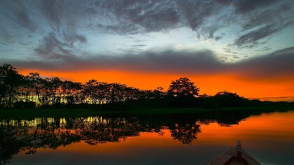 Costa amazônica ao pôr do sol
