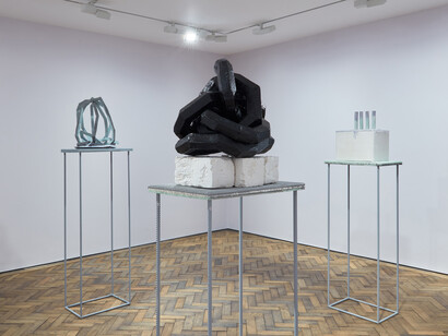 Eva Rothschild, Our Life, Our Sweetness and Our Hope, Modern Art Helmet Row, exhibition view, 26 May - 25 June 2022. Photo: Ben Westoby. Courtesy: the artist and Modern Art, London. 