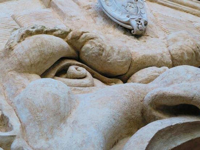 Palazzetto Zuccari, il portone con la bocca mostruosa di marmo