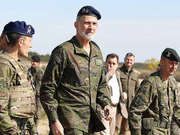 The Spanish King Felipe VI greets U.S. Army Soldiers assigned to the 159th General Support Aviation Brigade, U.S. Army Reserve Aviation Command, as part of Swift Response 23 in San Gregorio, Spain on May 18, 2023