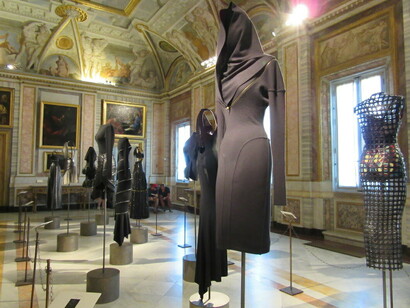 Abiti di Azedine Alaïa
