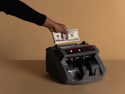 A prática de compra e venda de clubes por estrangeiros se iniciou no começo da década de 2000