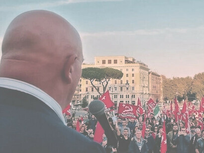 Marco Rizzo durante la manifestación en la Plaza San Giovanni el 30 de octubre de 2021