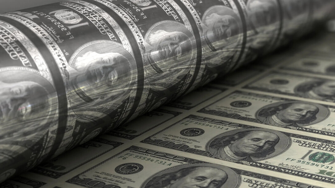 Prensa de billetes de 100 dólares estadounidenses