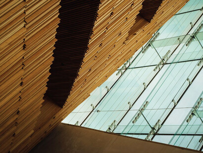 The Oslo Opera House (Norwegian: Operahuset) is the official venue for the Norwegian National Opera and Ballet and stands as the country’s primary opera house