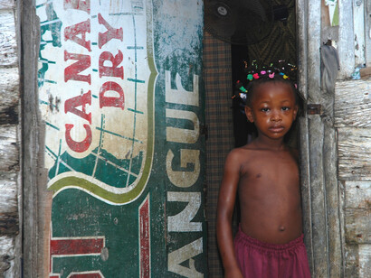 Niña en Douala, Camerún. Foto: Javier Andrés Beltrán