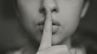 Fa rumore entrare nel proprio silenzio