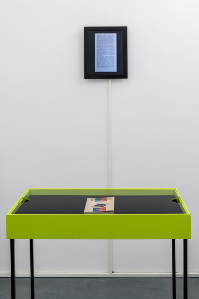Gregorio Samsa, Guide Officiel - Exposition Internationale Paris 1937 (Installation),
Libro, ferro, legno laccato, plexiglass, 87 x 72 x 40 cm,
Cornice digitale, 46 x 60 cm
