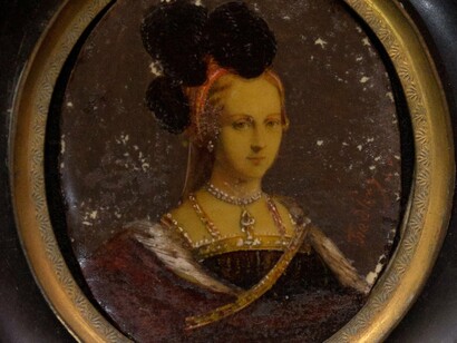 Dama da Corte (4), da coleção Museu Histórico Nacional. O MHN foi fundado em 1922, no ano do Centenário da Independência do Brasil, por iniciativa do presidente Epitácio Pessoa. A ideia era criar um museu que reunisse os principais símbolos da história nacional, ajudando a construir uma identidade brasileira em um momento de celebração e afirmação do país


