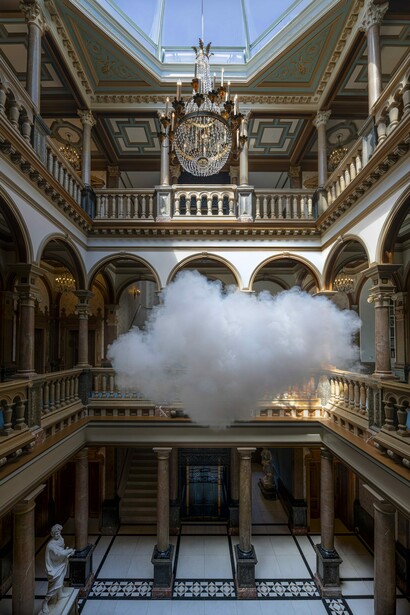 Berndnaut Smilde, Vertical visibility, painting in exhibition. Courtesy of Ronchini Gallery