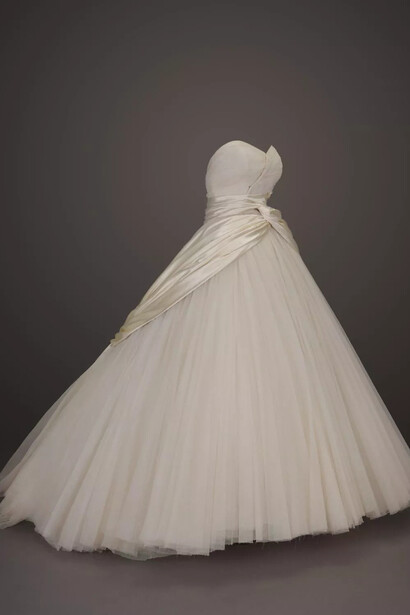 Fidélité dress, autumn/winter 1949. Silk, nylon. Christian Dior, France. Gift of Mrs. Jeanne B. Heinzelman. Courtesy of the Chicago History Museum
                                    