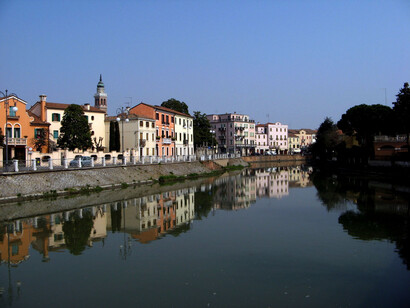 Ricerche archeologiche sono state fatte per individuare il nesso originario Adria-Adriatico, tra la misteriosa città Atria e il mare che da lei prenderà il nome. 