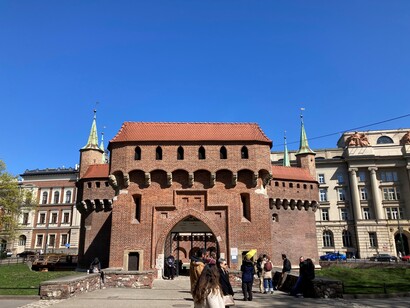 La Fortezza del Barbacane, sui resti delle mura. Cracovia, Polonia. Foto di Flavius Roversi 