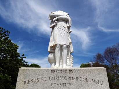 La estatua de Colón en el North End de Boston amaneció decapitada el 10 de junio de 2020
