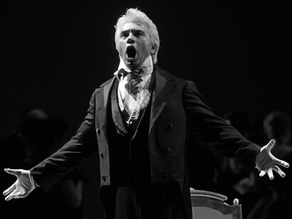 Aquel jueves de marzo, como a veces solía suceder, había un invitado de honor