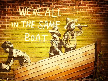 We're all in the Same Boat, mostra di Banksy a Monaco di Baviera, Germania, 2025