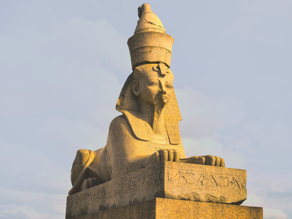 Escultura egipcia en el Muelle de las Esfinges en San Petersburgo, Rusia
