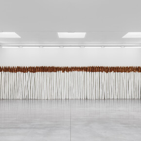 Cinthia Marcelle, Fence mirage – MDD version, vue de l’exposition. Avec l’aimable autorisation du Museum Dhondt-Dhaenens 