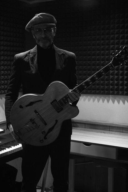Paolo Sala. L'ultima creazione musicale di Paolo Sala, Semplice-Mente, un viaggio attraverso jazz, funk e blues con eleganza e virtuosismo