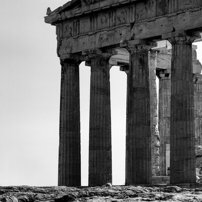 La Acrópolis de Atenas, Grecia, el espacio físico donde convivieron la democracia, la filosofía y el ideal de la polis como escuela de ciudadanía