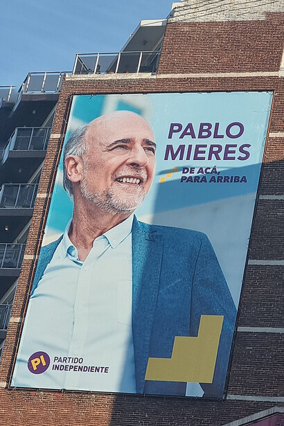 Cartelería política a favor del candidato por el Partido Independiente Pablo Andrés Mieres Gómez para las próximas elecciones de 2024