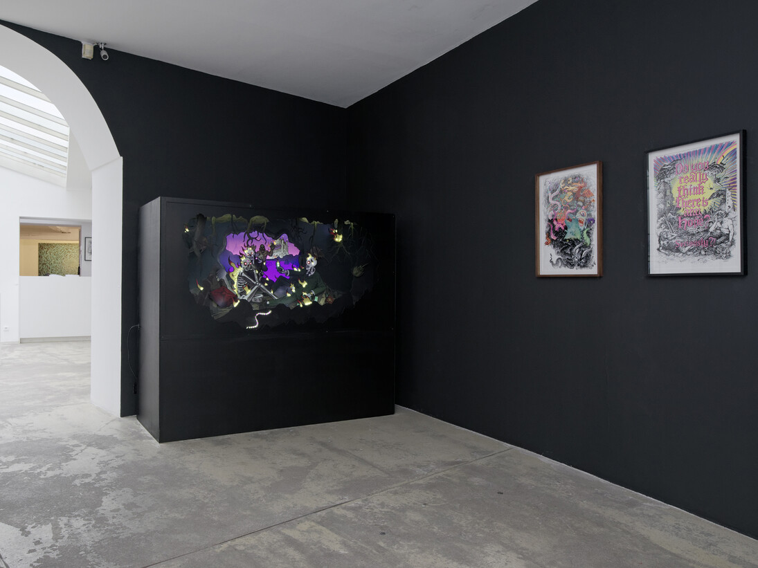 Exhibition View, Winshluss “Pas la peine de pleurer, personne ne te regarde…”, Galerie GP & N Vallois, Paris, 29.05.2015 – 11.07.2015, Courtesy Galerie GP & N Vallois, Paris, Photo : Aurélien Mole