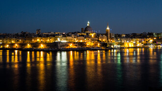 Valletta, vista notturna con cupola dei carmelitani