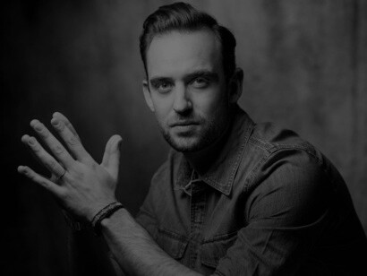 En 2010, Dicker envió «Les derniers jours de nos pères» para concursar en el Prix des Ecrivains Genevois, importante premio entregado cada 4 años, solo a obras sin publicar