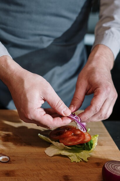 A gastronomia cria milhares de postos de trabalho por possuir uma diversidade de setores e formas de atuação