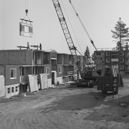 Sune Sundahl, photo, Installation of large-concrete panels in residential buildings, 1967–1968 ArkDes Collections