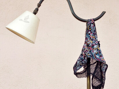 Volaron las bragas hasta quedar colgadas de una vieja lámpara (fotografía de Paco Cerezo)