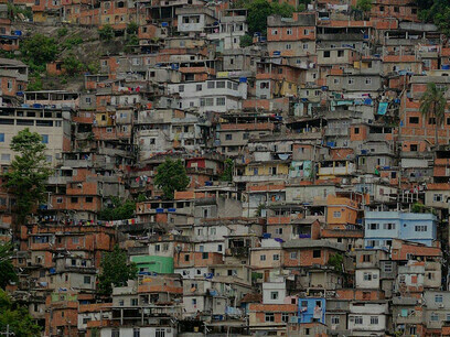 Frente a los problemas de la vivienda en el y la realidad del Sur: las izquierdas "siempre tienen otras urgencias antes que la de reflexionar. Y eso es un suicidio" (B.da Sousa)