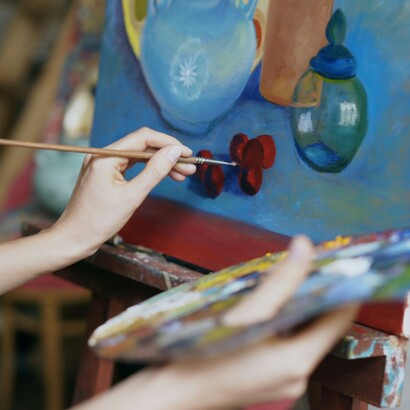 L’arte terapia è spesso utilizzata in scuole, ospedali e centri di riabilitazione per migliorare il benessere psicologico