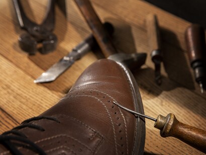 Scarpa in riparazione dal calzolaio