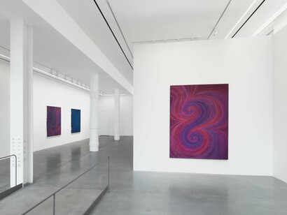Gwen O’Neil, A glimmer in the shade, exhibition view. Courtesy of Almine Rech