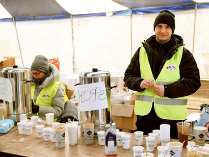 Volunteers handing out supplies at the border of Moldova and Ukraine. Photos from the UN Women