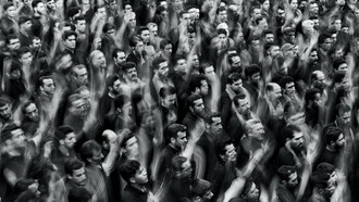 La violencia política rara vez nace del caos: suele construirse dentro de comunidades de convicción absoluta