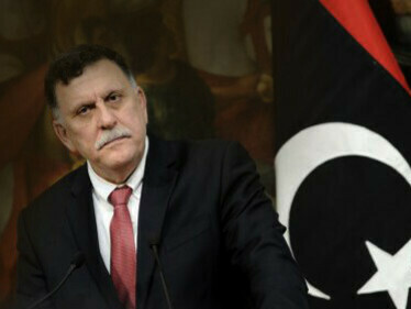 Nel 2015 Fayez Al-Sarrāj è stato nominato Primo Ministro del nuovo governo libico, riconosciuto all'unanimità dal Consiglio di Sicurezza dell'ONU
