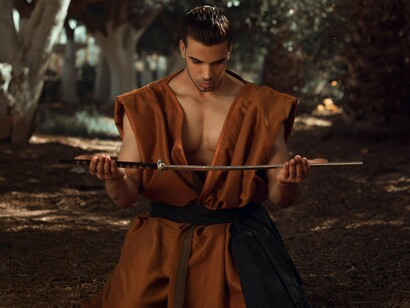 Esses heróis encarnaram os valores das culturas que os admiravam e seus rivais monstruosos representavam seus inimigos de forma caricata. Isso pode ser visto nas histórias de Teseu, Hércules e Perseu, não apenas por representarem o ideal grego, mas também por matarem monstros que continham símbolos das velhas religiões adoradas na região antes do desenvolvimento da cultura grega
