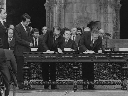 Primeiro-ministro Mário Soares formalizou a entrada do país à CEE, Janeiro de 1986