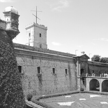 La cita fue a las 12 del sábado 3 del mes 3 en el Castillo de Montjuic de Barcelona
